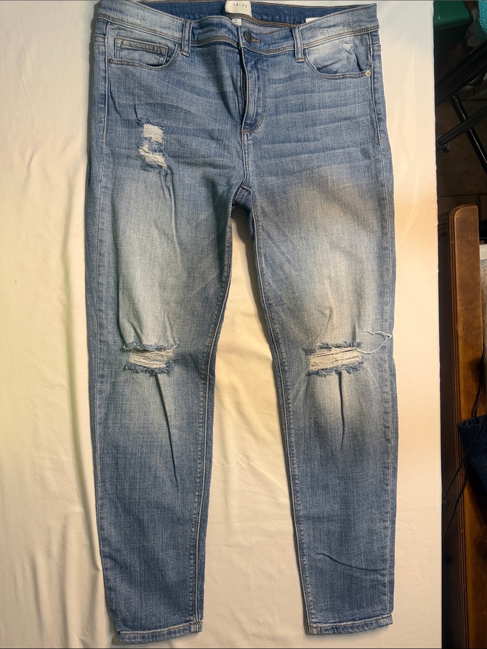 Light Wash Distressed Skinny Jeans - Women's Stretch Denim